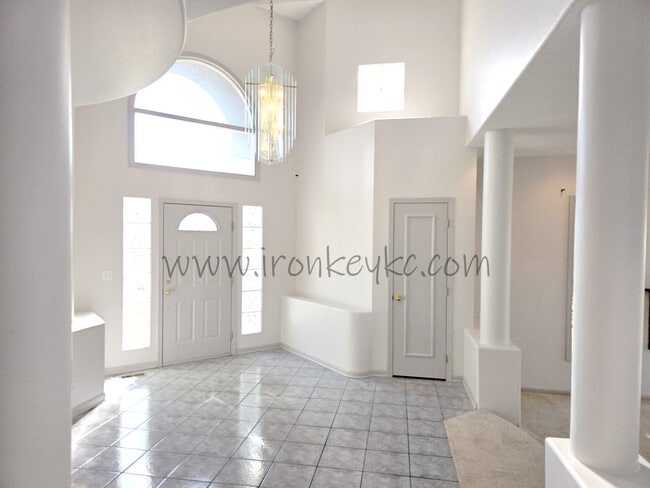 Building Photo - 14112 Windsor St