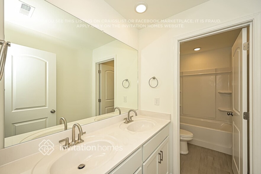 Building Photo - 208 E Millbrook Dr