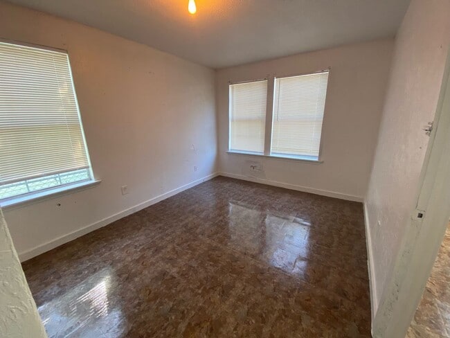 Building Photo - House For Rent.... ALL BILLS PAID