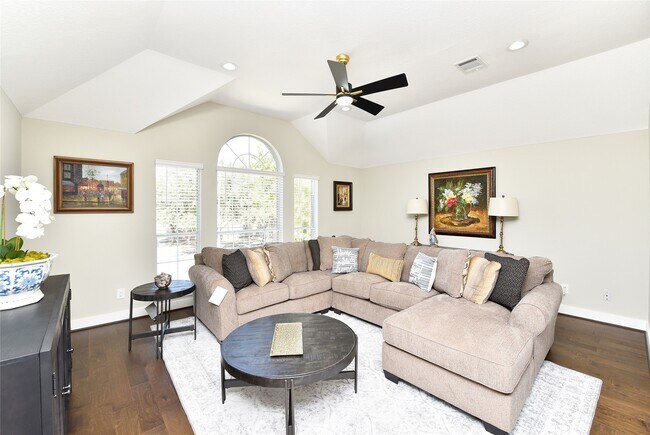 Building Photo - 18403 Brenwood Manor Dr