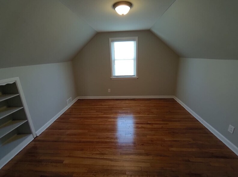 Building Photo - 134 W Side Dr