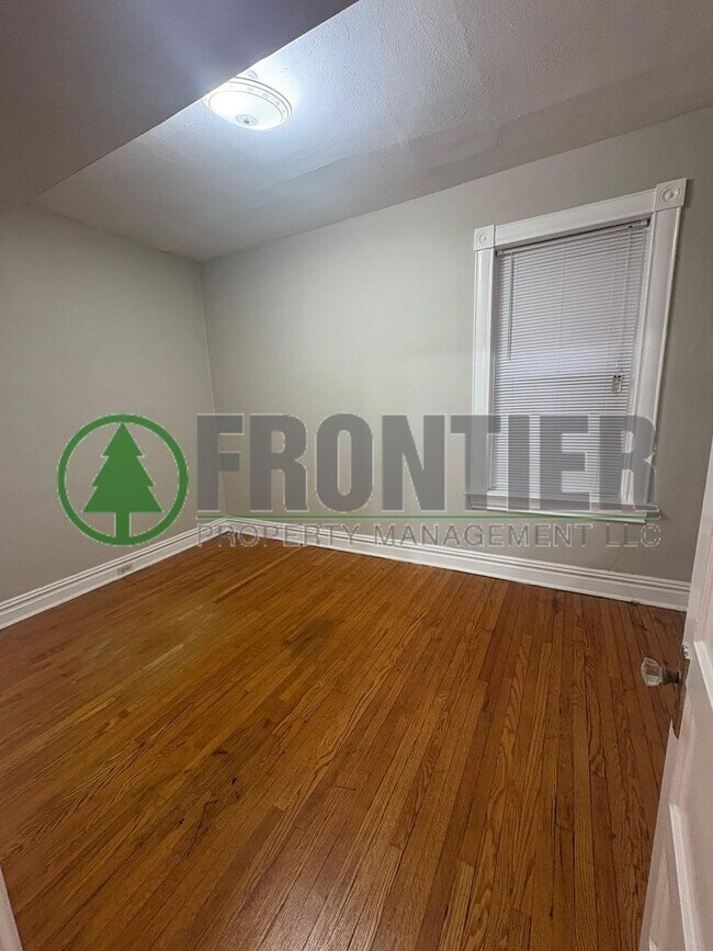 Building Photo - 3939 Magnolia Ave