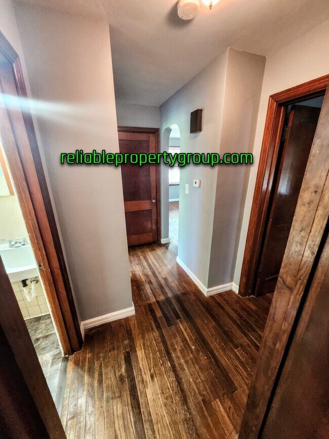 Building Photo - New Listing in Fort Wayne