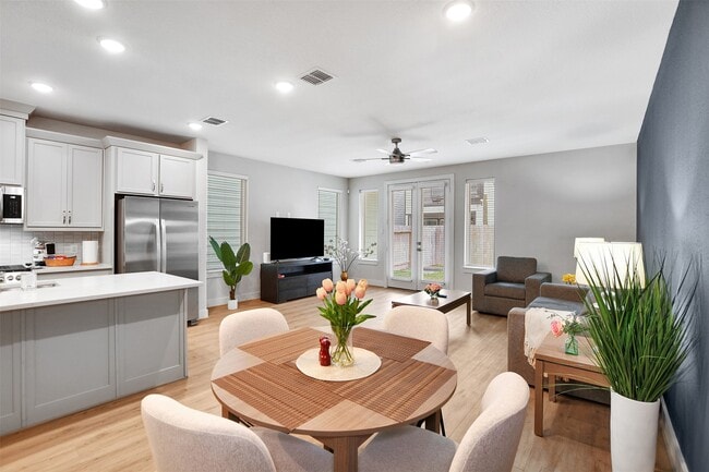 Building Photo - 119 E 43rd St