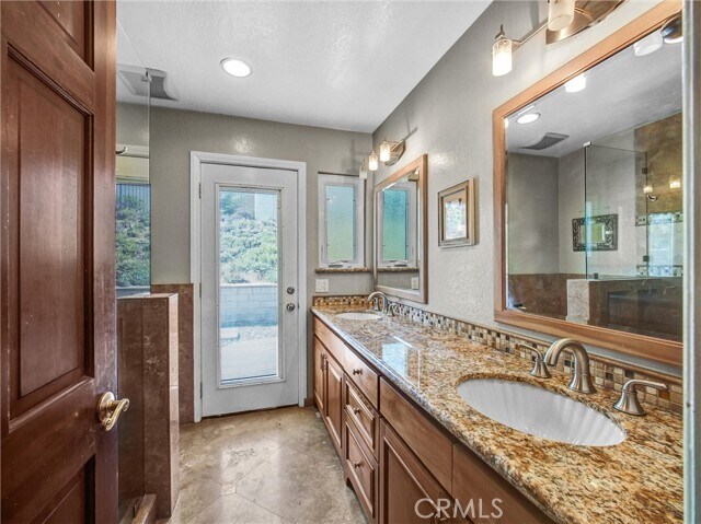 Building Photo - 5425 Brentwood Pl