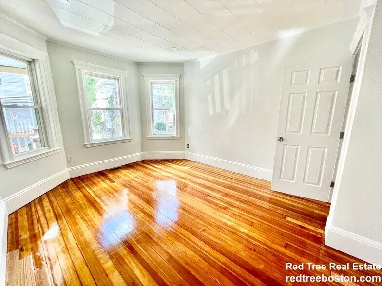 Building Photo - 68 Bakersfield St