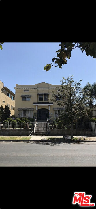 Building Photo - 832 S Catalina St