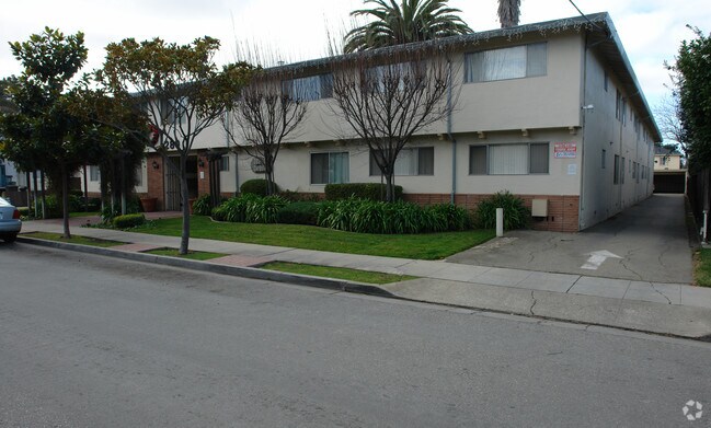 Building Photo - 280 Chiquita Ave