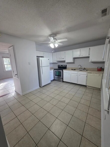 Building Photo - 1619 Forest Dr