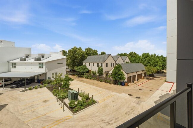 Building Photo - 3900 Berkman Dr