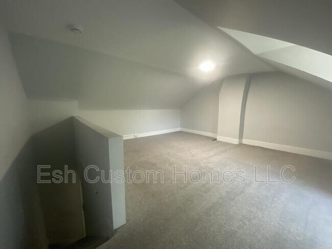Building Photo - 611 S Prince St
