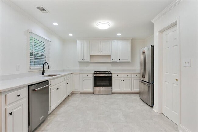 Building Photo - 1245 Ladd St SW