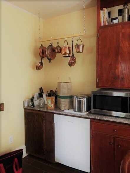 Building Photo - 402 Rogers St