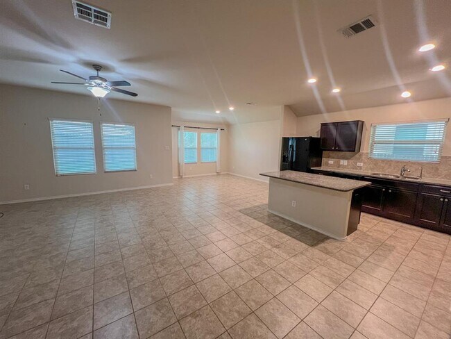 Building Photo - 324 Druse Ln