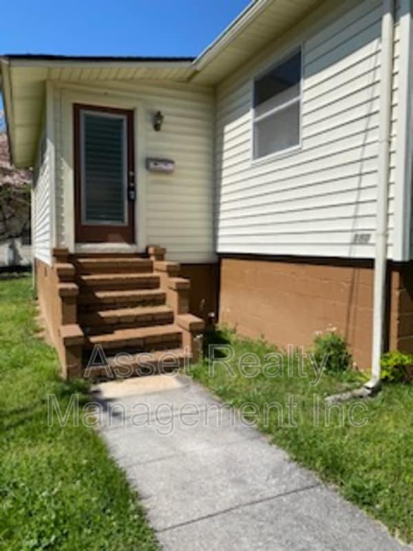 Building Photo - 150 Outer Dr