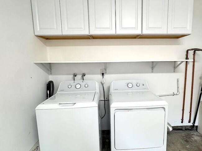 Building Photo - 908 Live Oak Dr