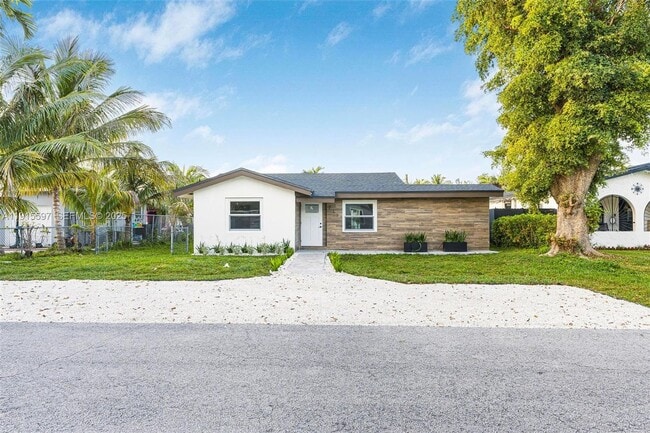 Building Photo - 216 NE 160th St