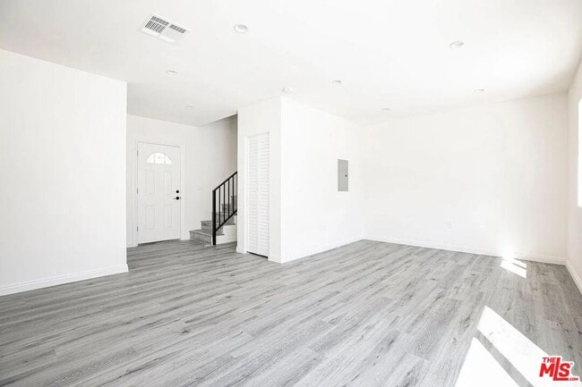 Building Photo - 6817 Bertrand Ave