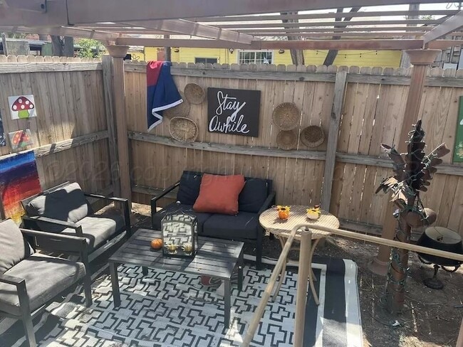 Building Photo - 905 S Madison St