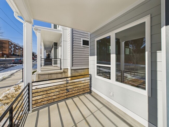 Building Photo - 907 Bainbridge St