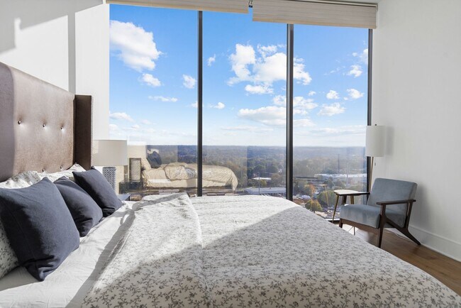 Building Photo - Premier Penthouse Suite at Seven 88 West Midtown-