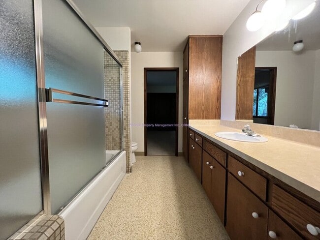 Building Photo - 85 George Ln