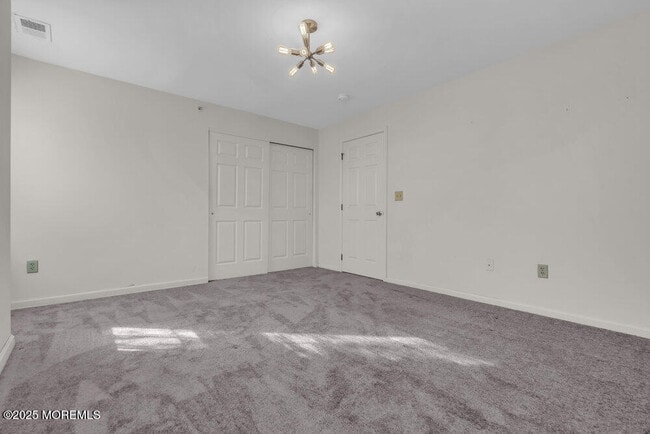 Building Photo - 25 Jockey Ln