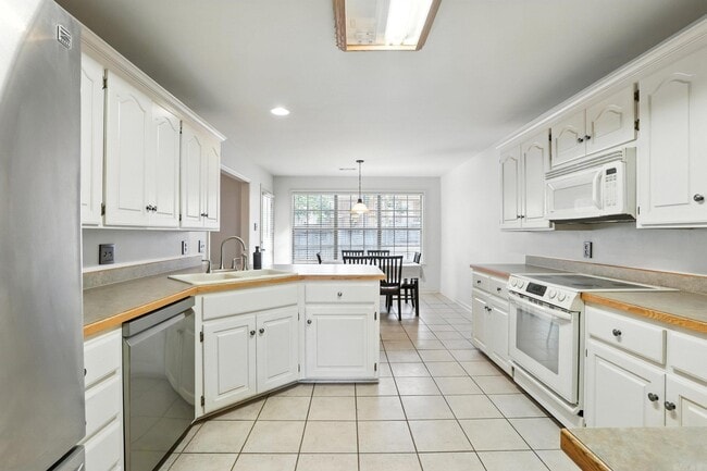 Building Photo - 7328 W Ridge Cir