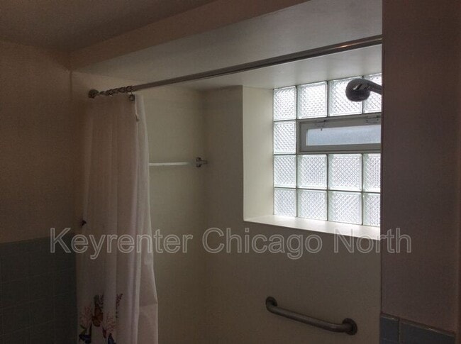 Building Photo - 1805 W Touhy Ave