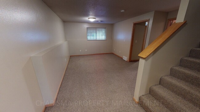 Building Photo - 3 BD, 2 BA, DOUBLE ATTACHED GARAGE, GREAT ...