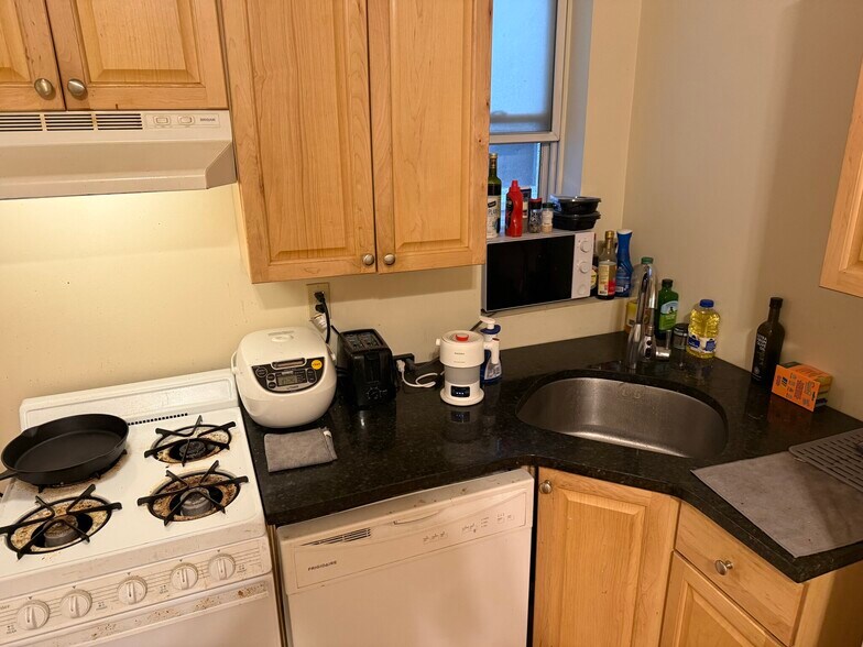 Building Photo - 1197 Commonwealth Ave