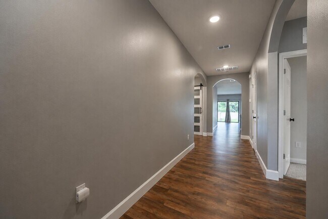 Building Photo - 927 Remington Green Dr SE