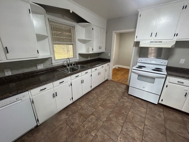 Building Photo - 623 S Beltline Blvd