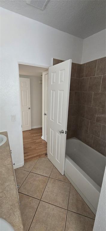 Building Photo - 1500 Roscomare Ave