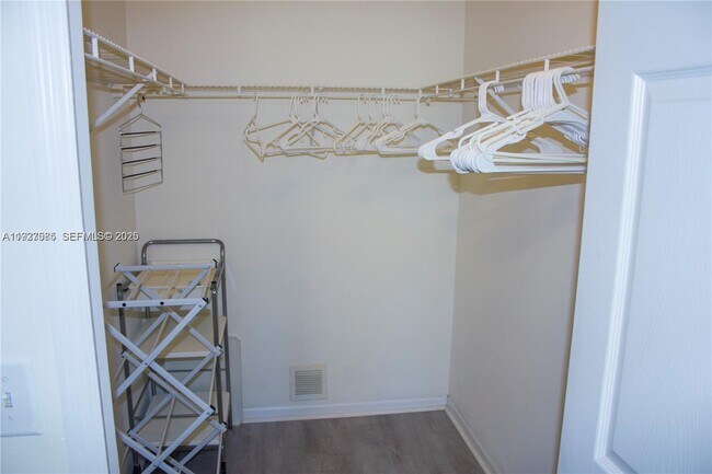 Building Photo - 3145 NE 184th St