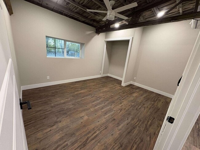 Building Photo - Cute studio