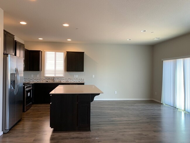 Building Photo - Beautiful 4 Bedroom 2.5 Bath Home Located In A Beautiful Master Planned Community in Camas! Top R...