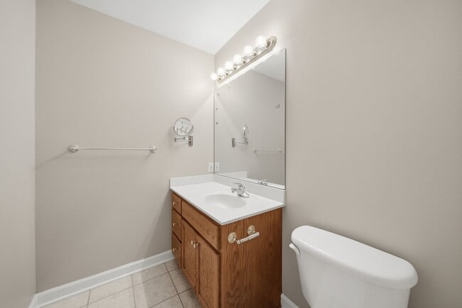 Building Photo - Hollar Duplex Conover