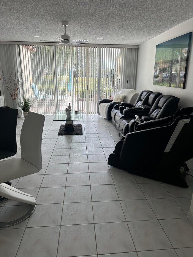 Building Photo - 4557 Luxemburg Ct