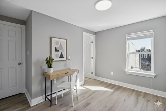 Building Photo - 1223 W Somerset St