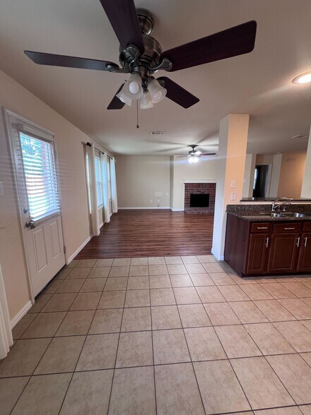 Building Photo - 10790 Midway Dr