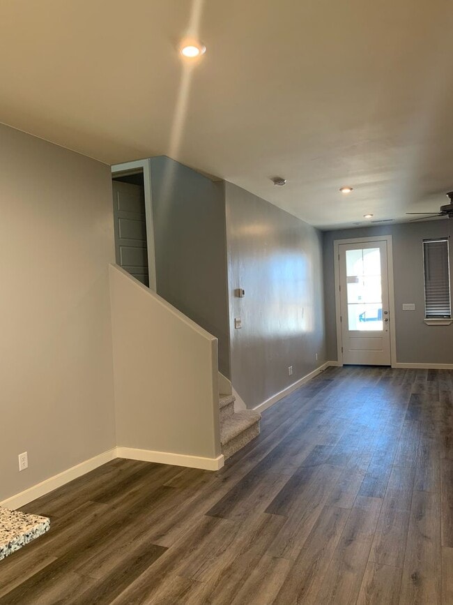 Building Photo - 5690 S Garnet Dr