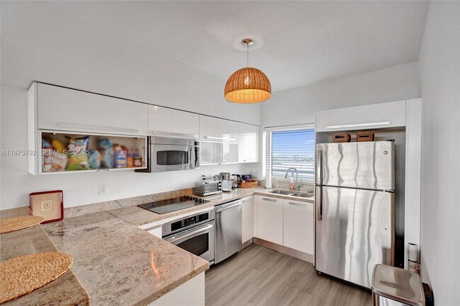 Building Photo - 601 NE 36th St