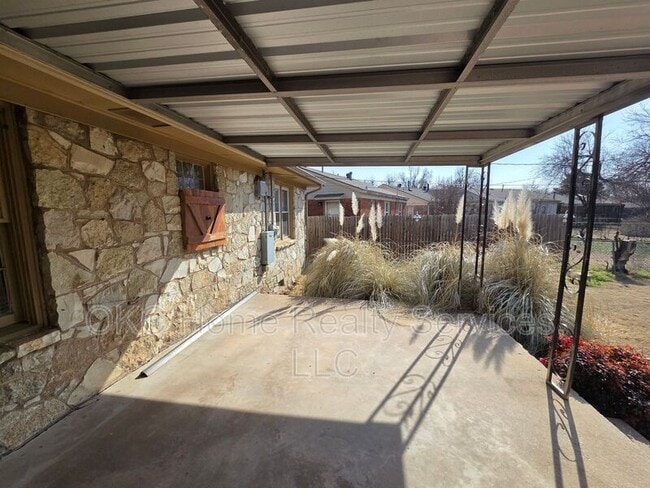 Building Photo - 3832 NW 17th St