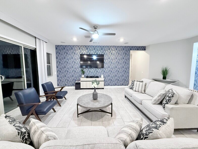 Building Photo - 2506 E Pleasant Ln