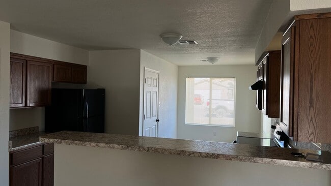 Building Photo - DESERT SANDS