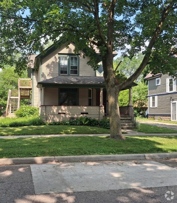Building Photo - 516 Oak St