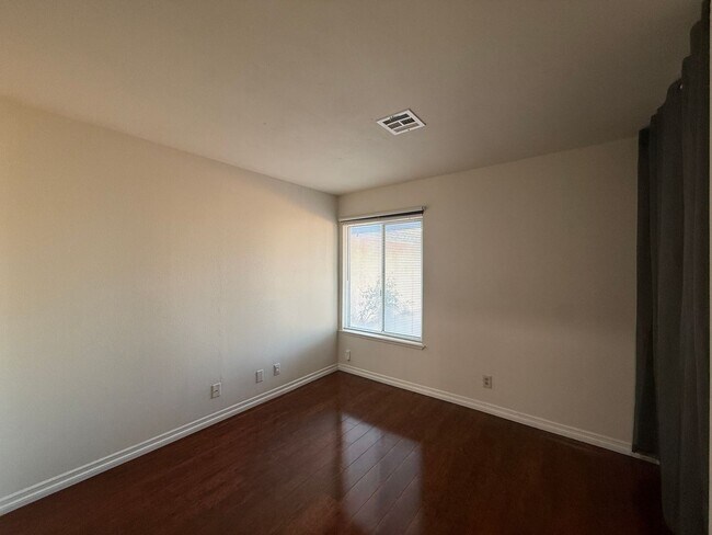 Building Photo - 43060 Larwood St
