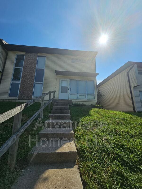 Primary Photo - 827 N 70th Terrace