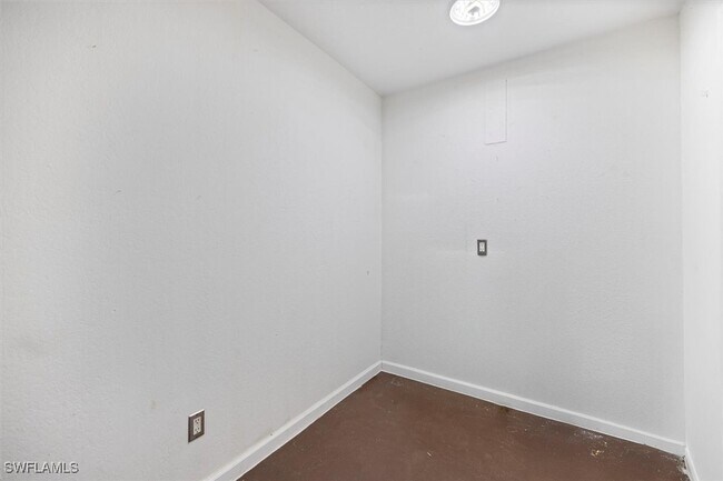 Building Photo - 1346 Beacon Dr